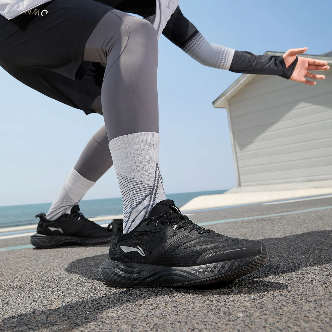 李宁2024新品防护云男子减震回弹舒适百搭纯色休闲慢跑鞋ARSU057