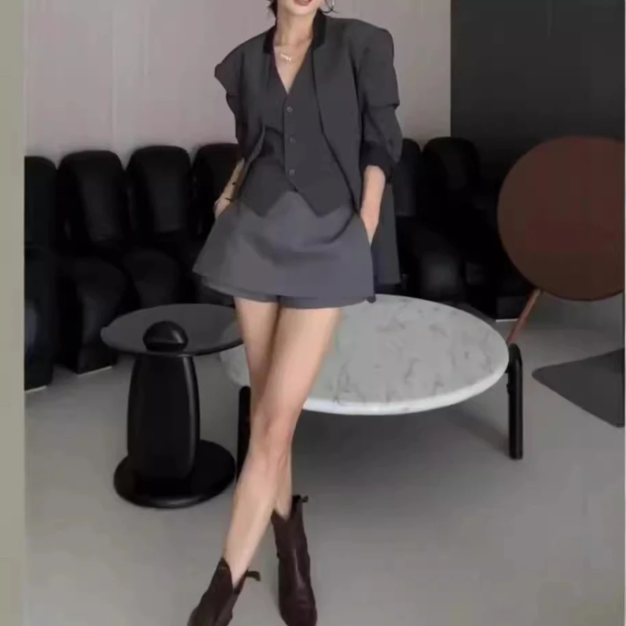 新款御姐范外套搭配马甲短裤裙时女装