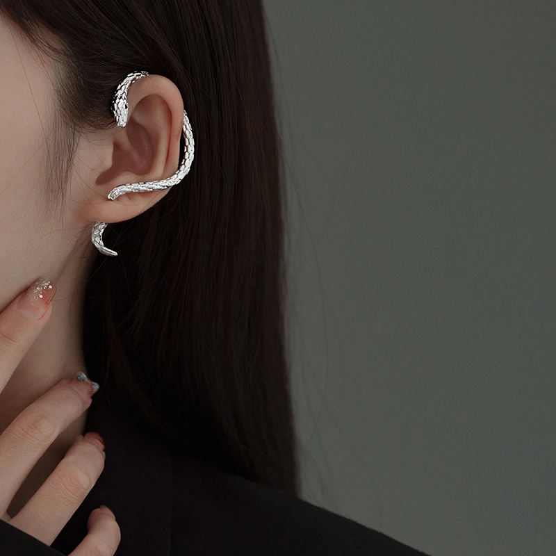 金美澳 铜合金耳饰 蛇本命年缠绕耳挂女款2025年火爆款网红款耳环