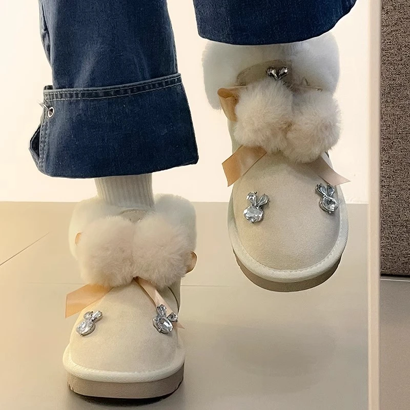 可爱毛球雪地靴女款冬季2023新款水钻毛毛鞋加绒保暖棉鞋家居鞋子