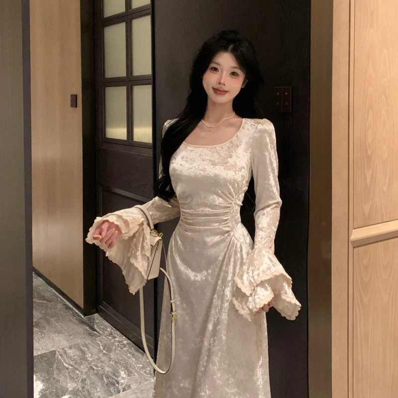 法式秋冬丝绒连衣裙女收腰喇叭袖裙子女高级感收腰显瘦A字长裙
