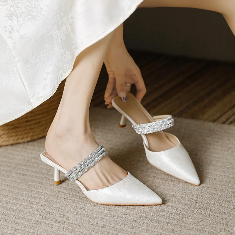 新中式国风包头水钻白色气质尖头仙女风中跟夏季半托网红细跟凉鞋