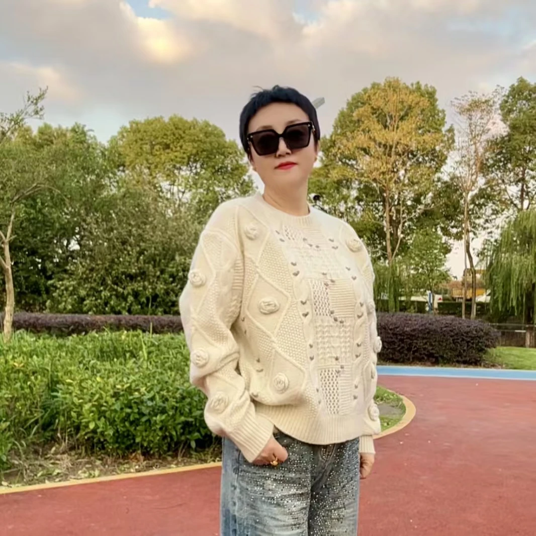 时尚8311新款羊绒手工织花休闲百搭圆领衫