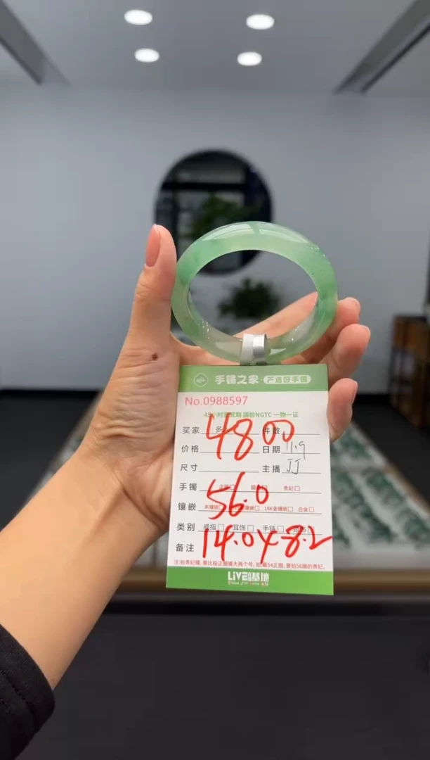 【闪购商品】石英质玉手镯未镶嵌多人