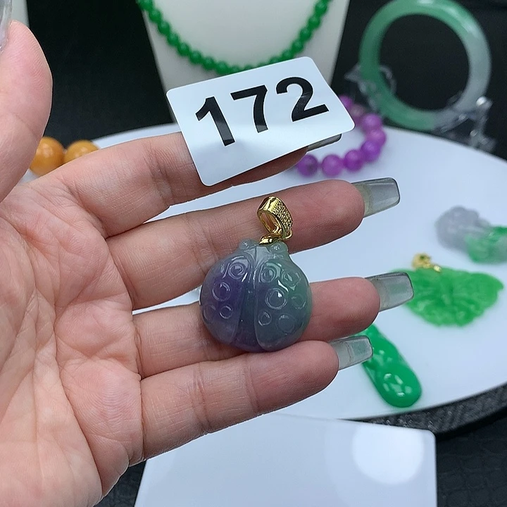 翡翠吊坠(赠链)未镶嵌