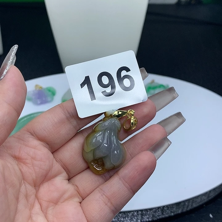 翡翠吊坠(赠链)未镶嵌