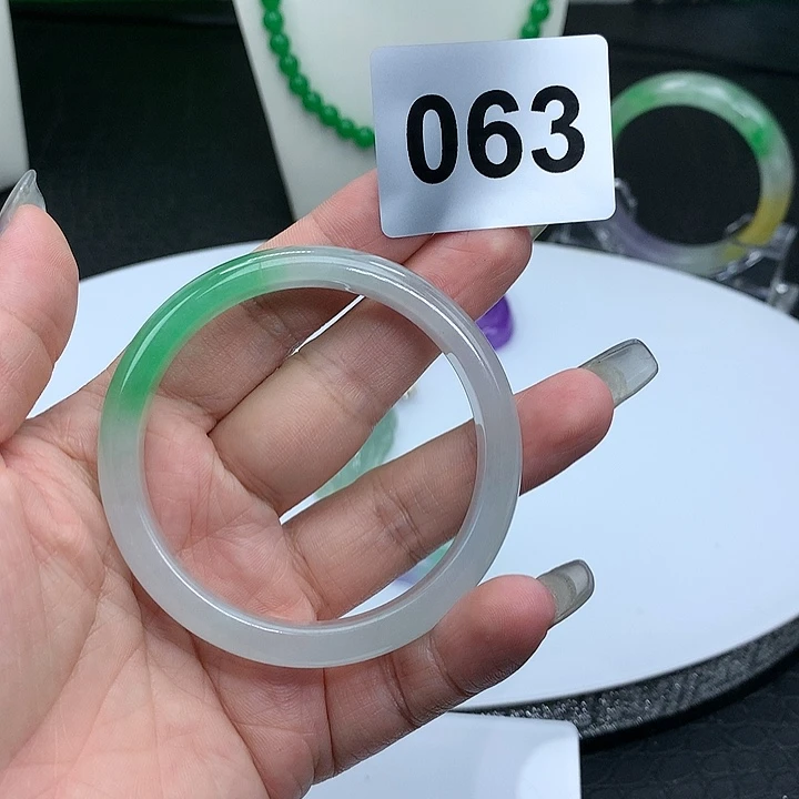 翡翠吊坠(赠链)未镶嵌