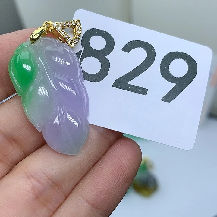 翡翠吊坠(赠链)未镶嵌