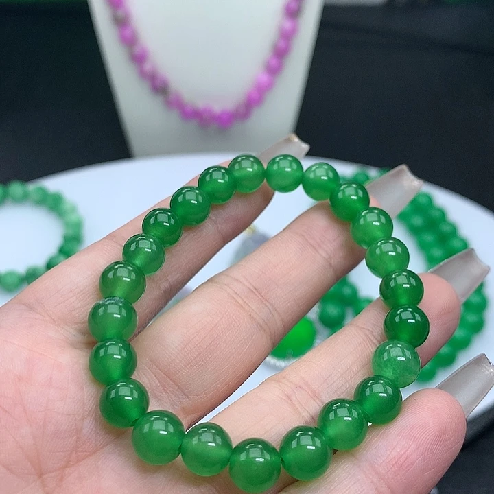 翡翠吊坠(赠链)未镶嵌