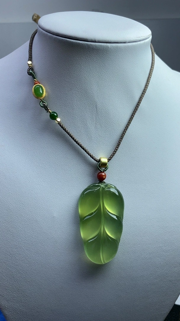 精品岫岩玉（大叶有成）绿色