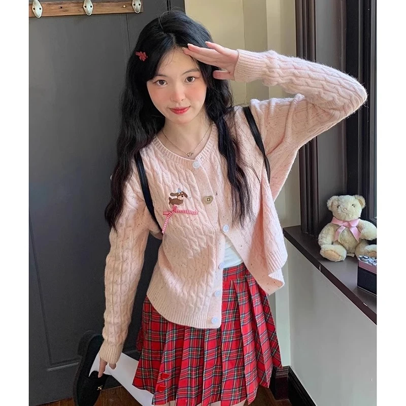 2025早秋韩系穿搭新款甜美风粉色毛衣针织开衫女刺绣短款上衣外套