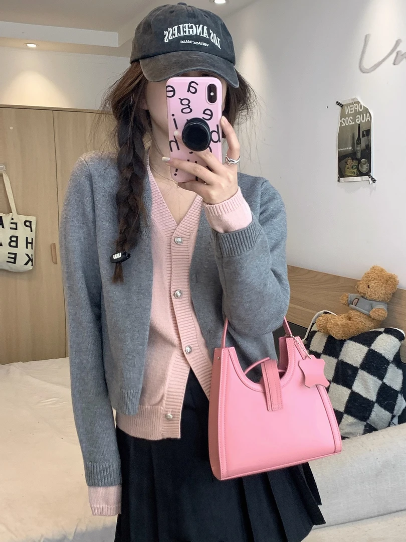 2024新款秋冬宽松复古软糯v领毛衣女慵懒风外穿设计感小众针织衫