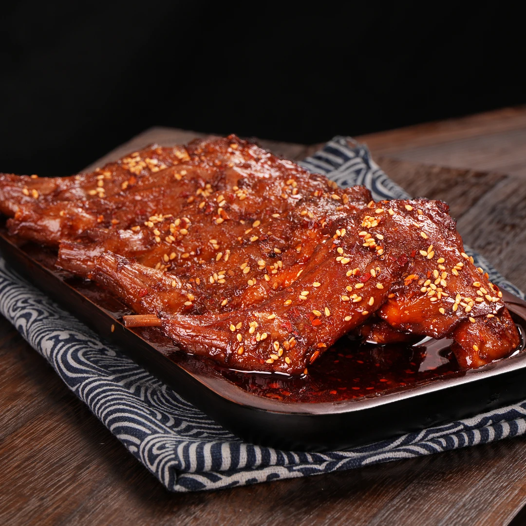 两只香辣冷吃兔腿自贡新鲜香辣兔腿开袋即食办公休闲零食