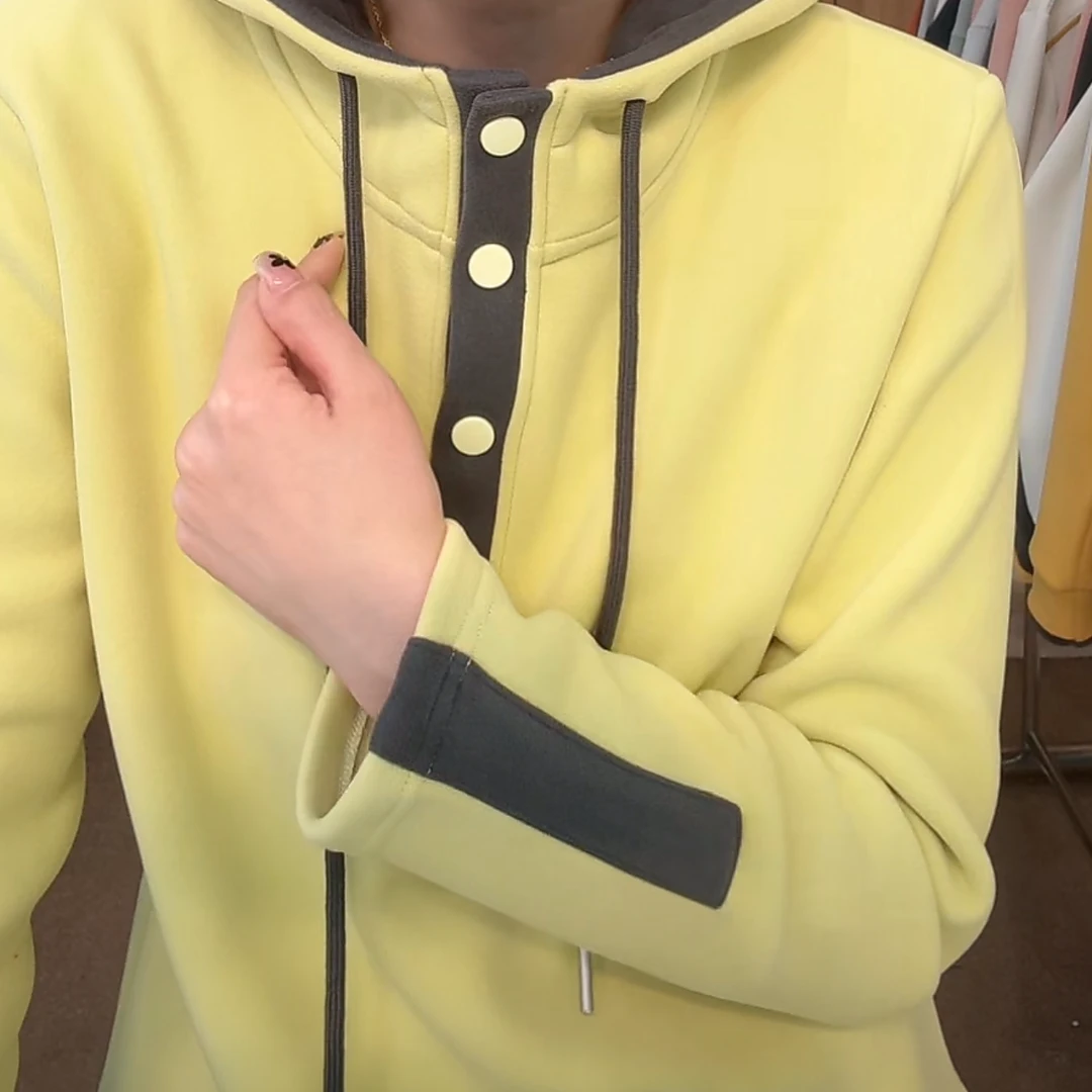 设计感撞色纽扣连帽加绒加厚卫衣女秋冬新款百搭宽松休闲连帽外套