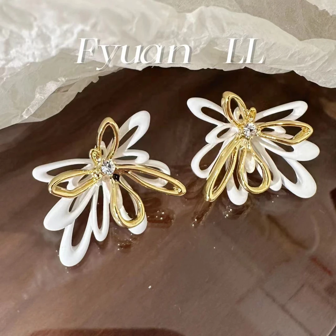 铜合金耳饰 法式高级感花朵耳钉女气质小众抽象镂空厂销耳环