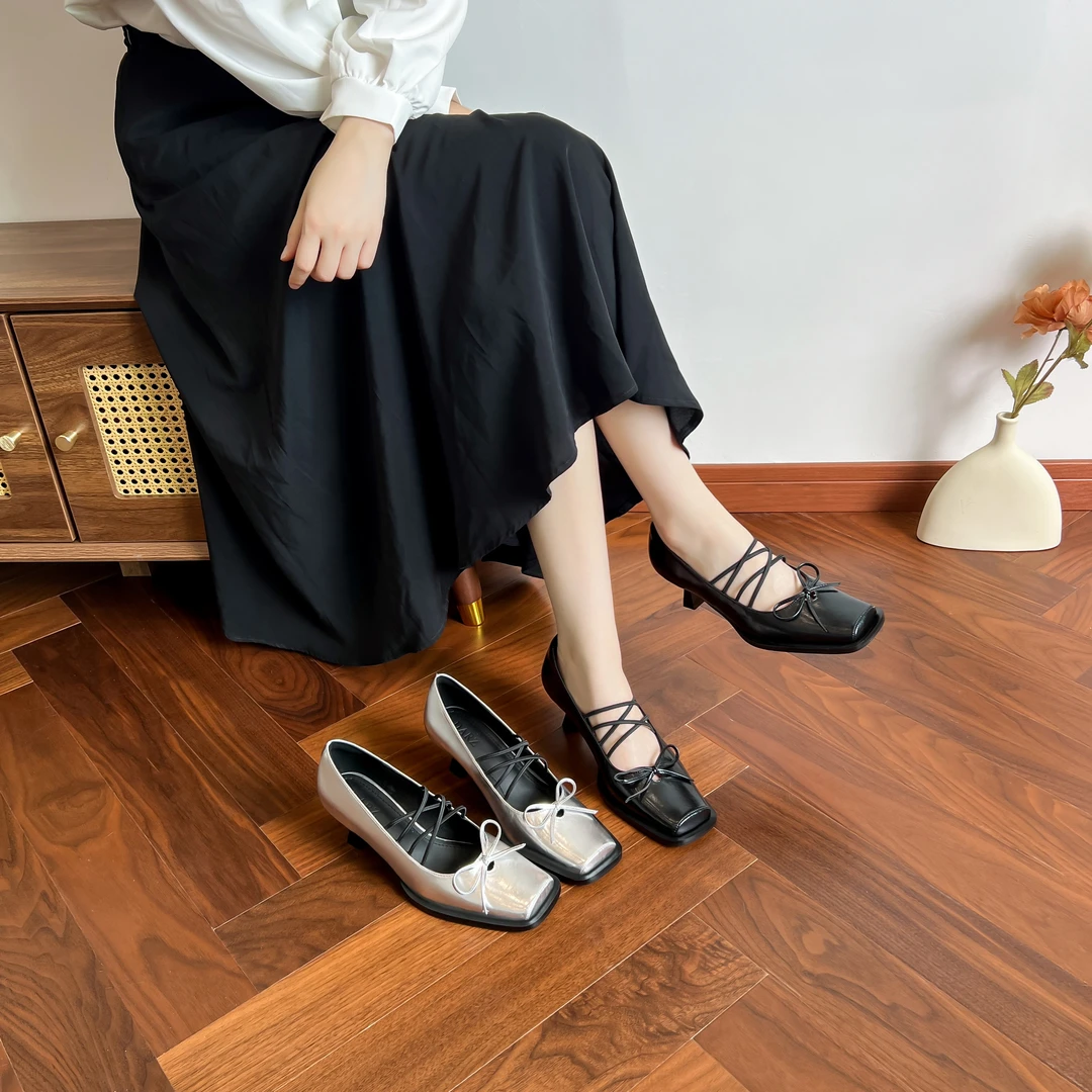 2025新款复古蝴蝶结复古芭蕾舞鞋女方头银色小皮鞋粗跟玛丽珍单鞋