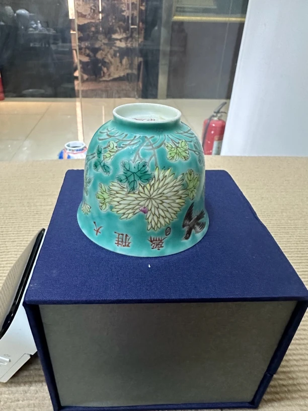 绿地粉彩大雅斋花鸟杯