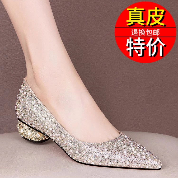 真皮珍珠水钻浅口粗跟单鞋2024春秋新款时尚低跟大码女鞋瓢鞋婚鞋