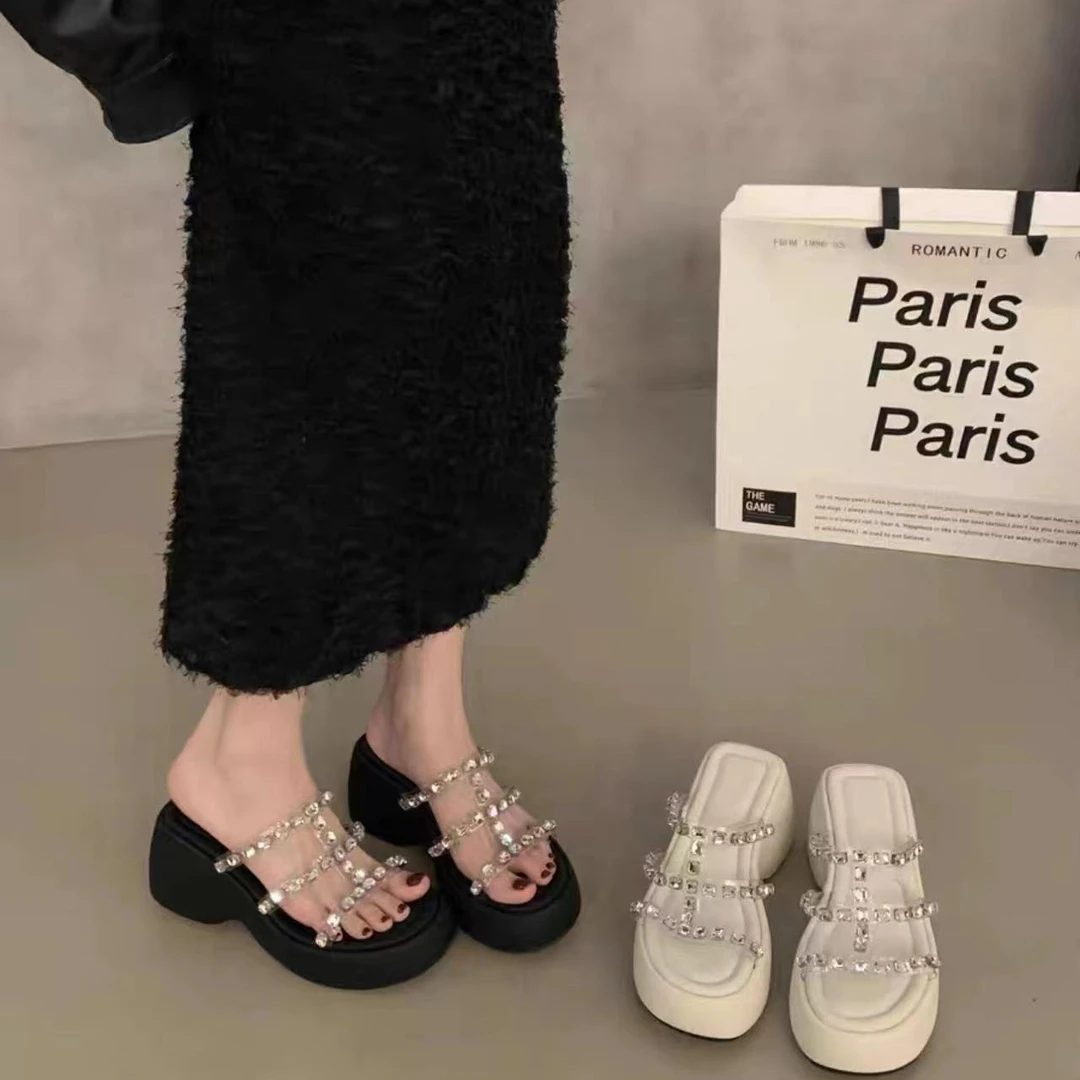 真真：夏季厚底洋气透明带钻钻拖鞋  （跟高7-8cm）