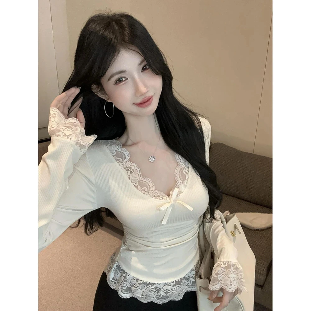新款甜辣妹纯欲蕾丝边长袖t恤女内搭打底衫修身独特别致绝美上衣