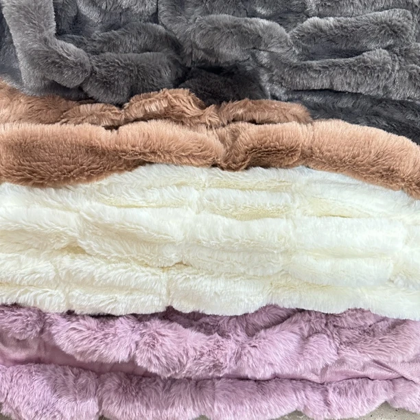 《小华外贸》不挑色仿兔毛绒绒双层复合毯（约150x200起）