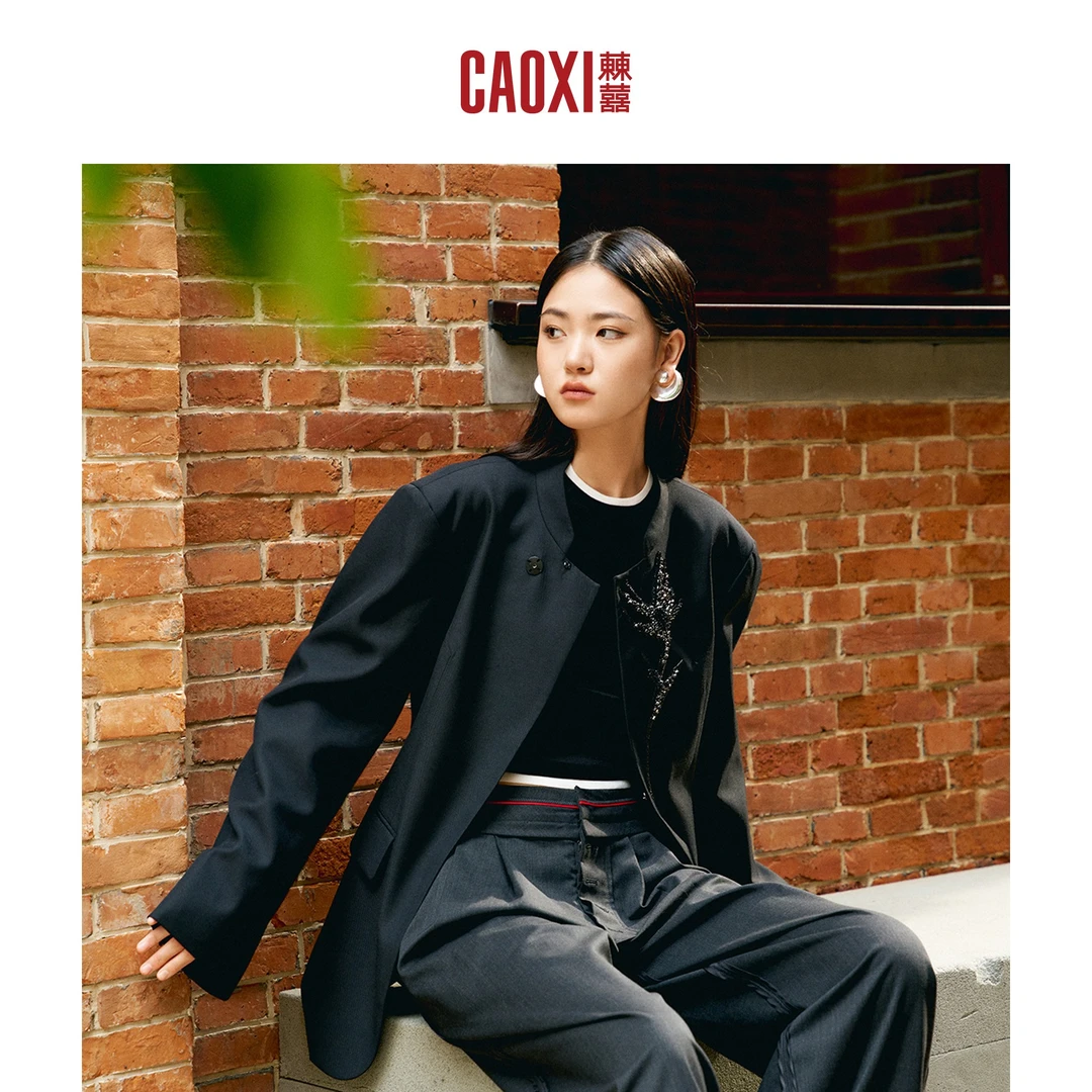 CAOXI㯥囍 早秋高级斜门襟立领后背褶皱短款西装外套女