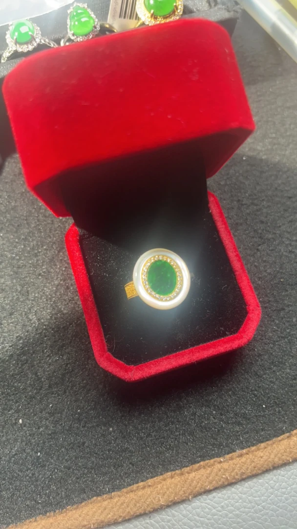 天然翡翠满色戒指