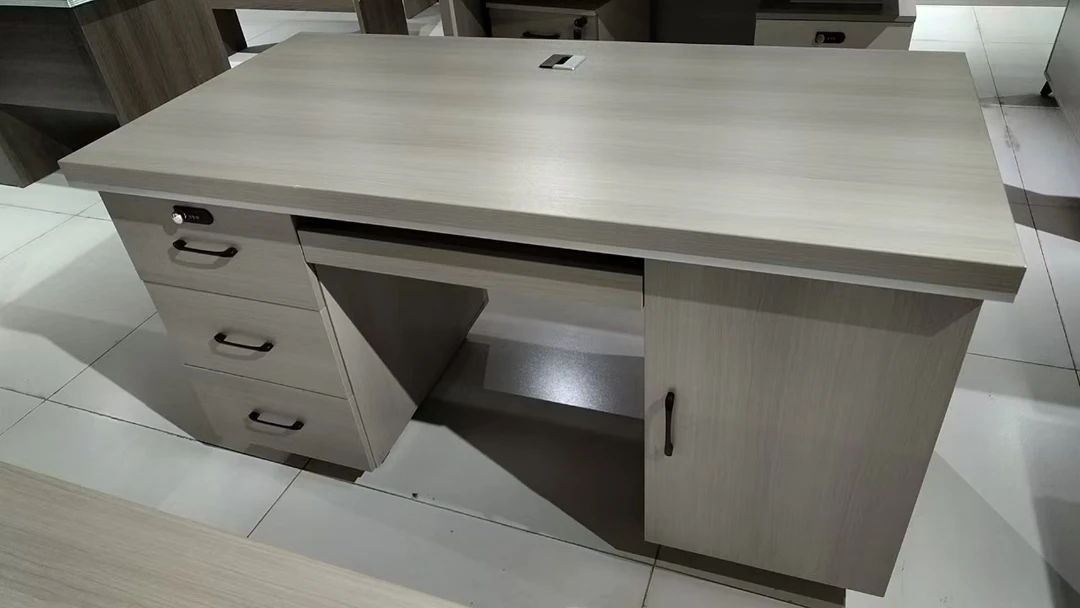 丝光灰办公桌结实耐用