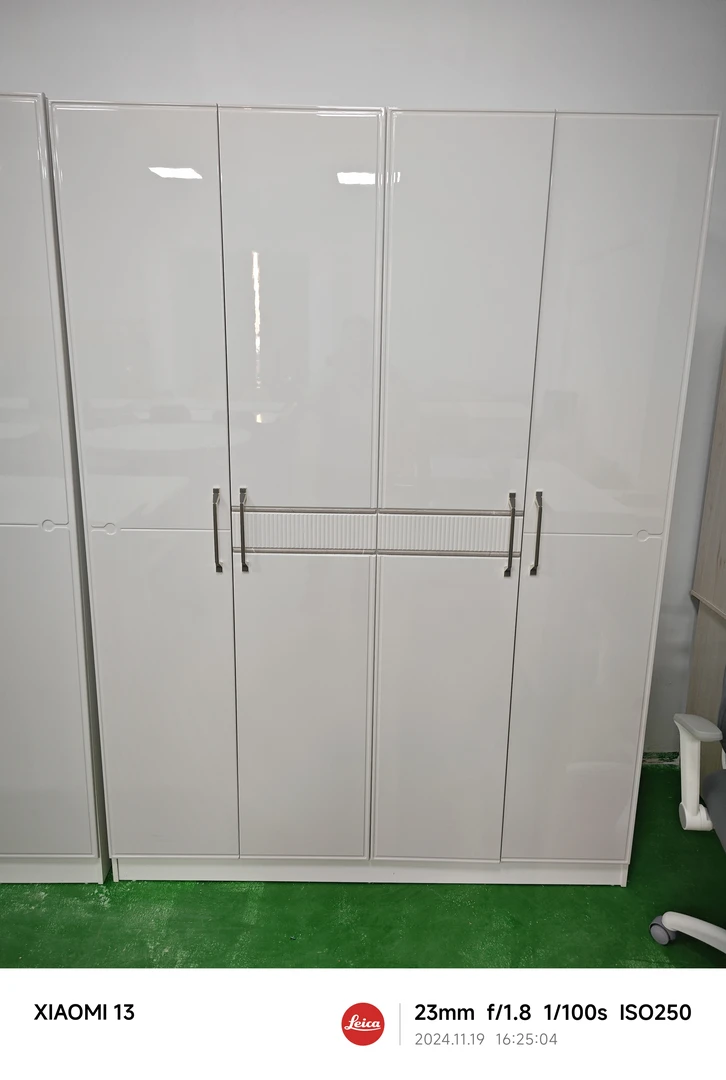 1.6米宽度实木喷漆衣柜高端大气