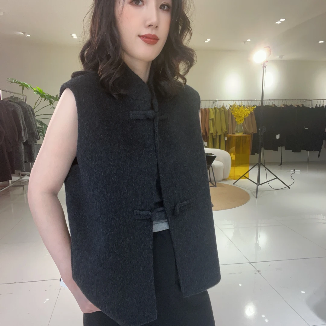 【赛姐高奢】2024秋季新款深灰色短款开衫马夹988