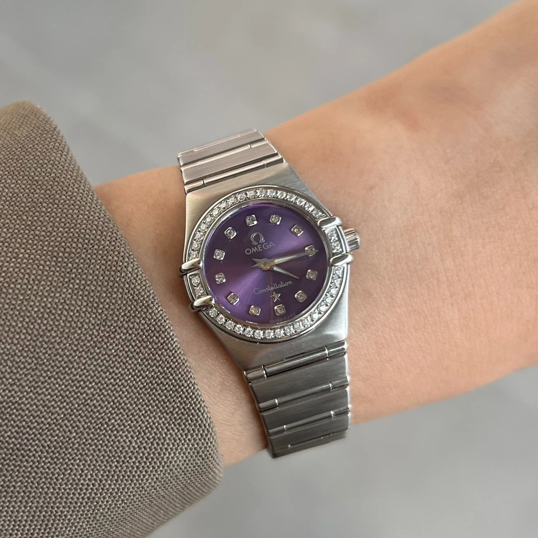 95新 Omega/欧米茄 星座/22.5mm/香芋紫/石英/后镶钻/女表后盘