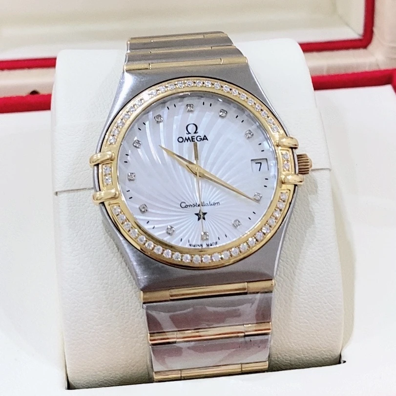 95新 Omega/欧米茄 星座/33mm/石英/女表/后镶钻后盘