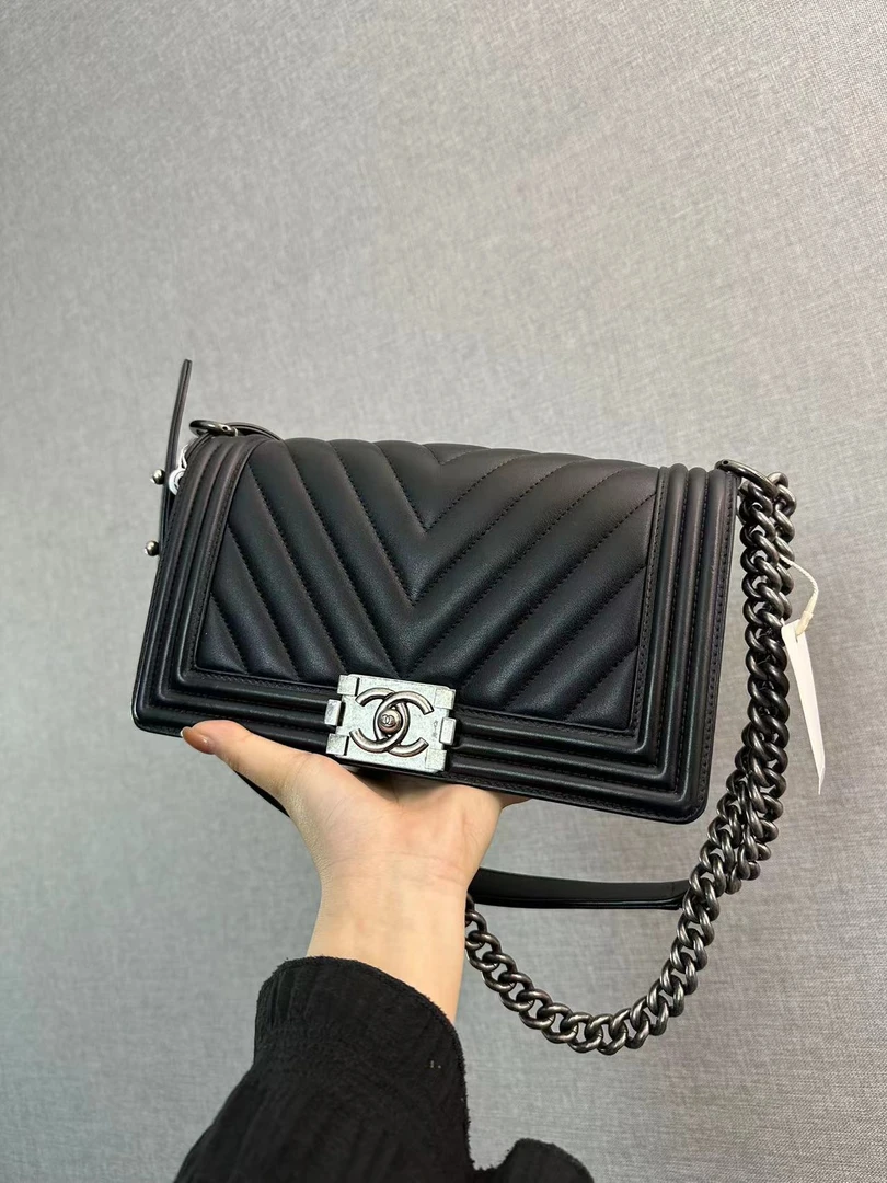 95新 Chanel/香奈儿 3110202/黑银v纹中号leboy成色以直播间为准
