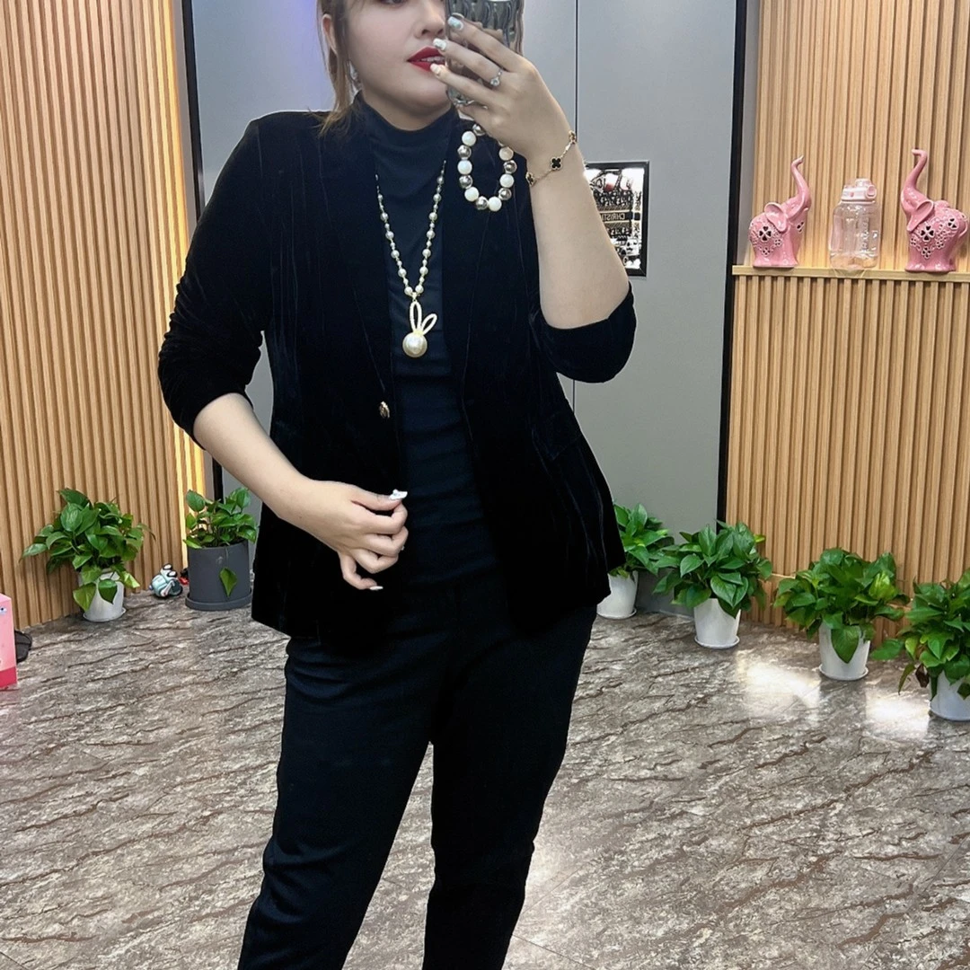 岩岩家内里包边丝绒西服