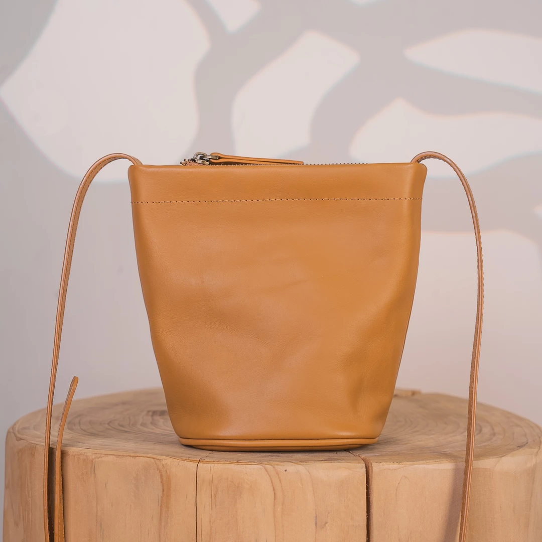 【闺宿】文艺风植鞣头层女包小水桶包单肩斜跨包女士百搭真皮L2138