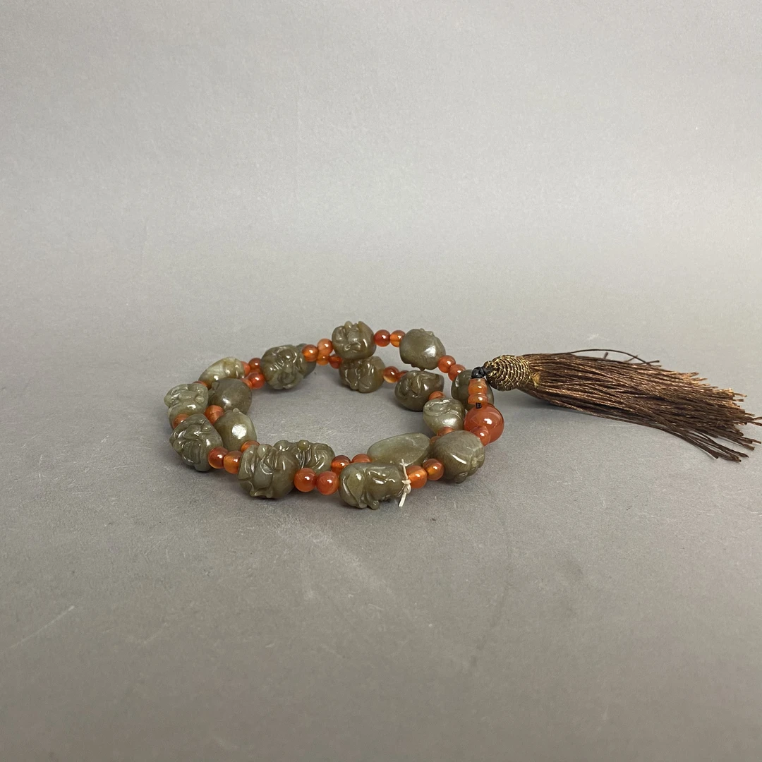 1B0110LOT2031    和田玉且末糖料十八罗汉手持