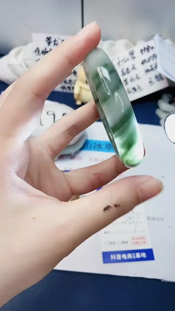 【闪购商品】石英质玉手镯未镶嵌94