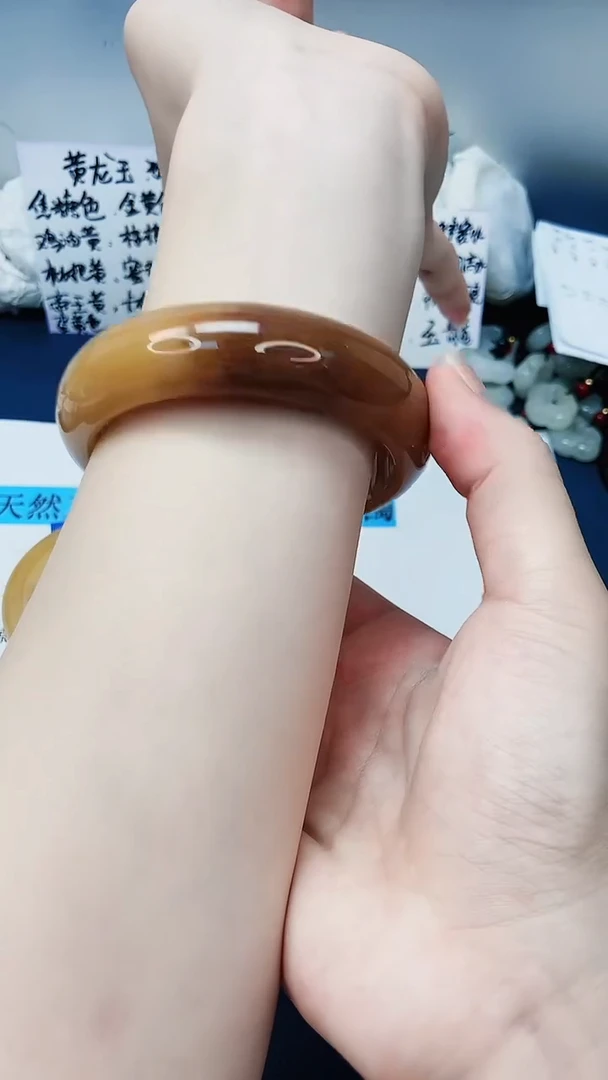 【闪购商品】石英质玉手镯未镶嵌37