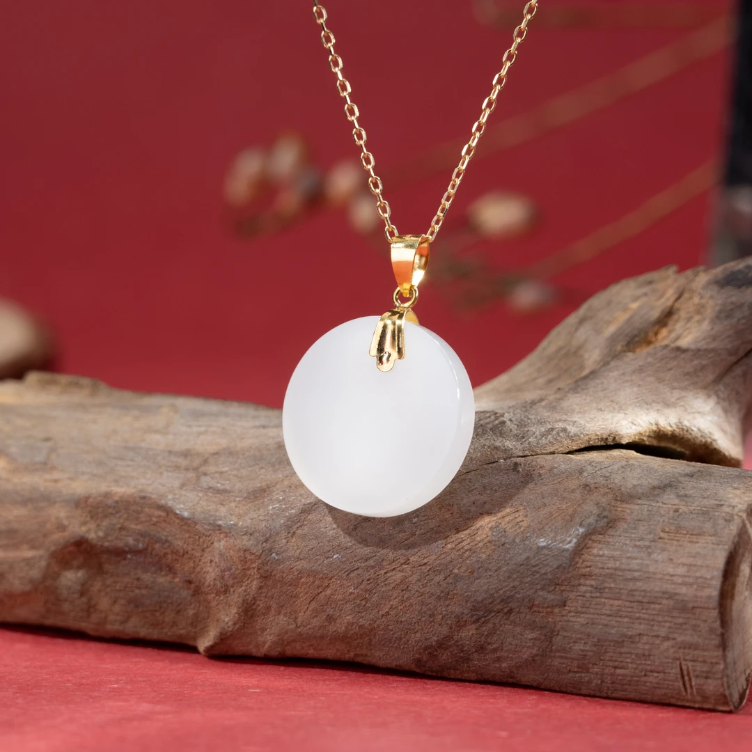 【倔老头工厂】18K金镶嵌和田玉羊脂级圆牌吊坠精美时尚款/配银链