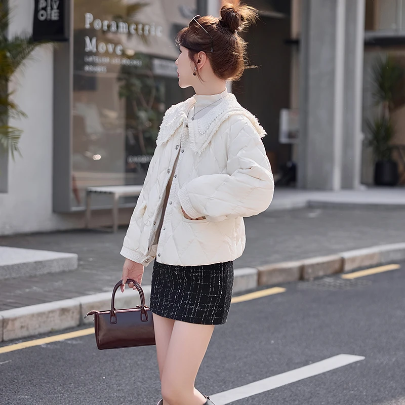 2025冬款高端设计师款小香风甜美娃娃领羽绒服重工珍珠白鸭绒外套