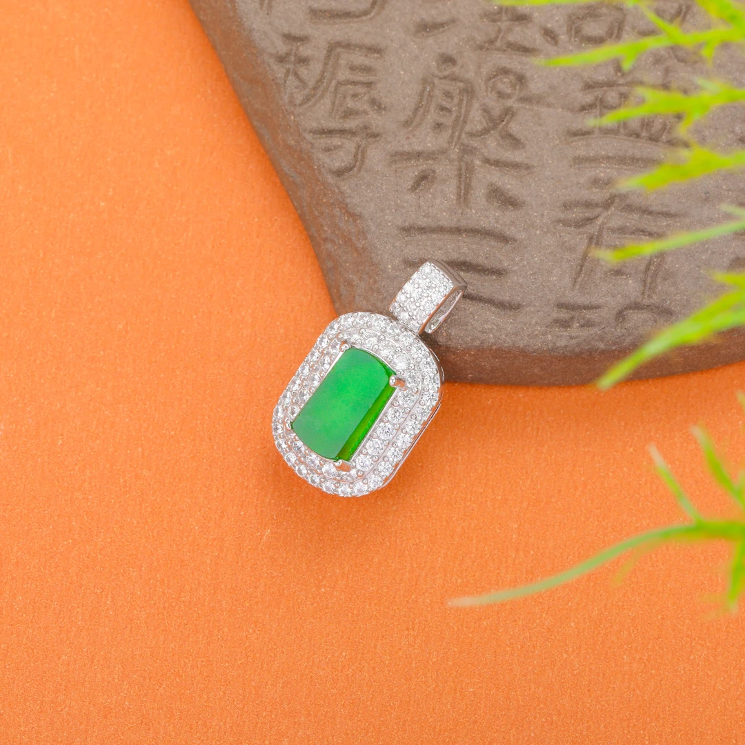 天然A货翡翠无事牌吊坠多样性发货不含链时尚气质精致百搭豪镶