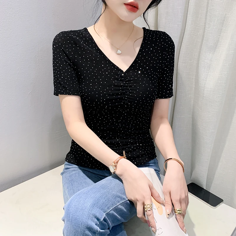 时尚收皱上衣重工镶钻v领短袖t恤女夏季小众设计感显瘦气质半袖潮