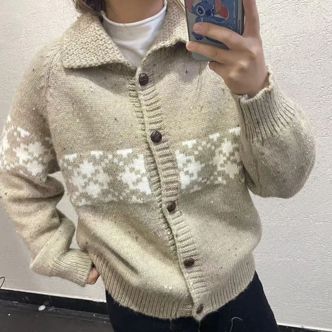【 雨•美 推荐 】52483卡其色慵懒费尔岛提花开衫毛衣