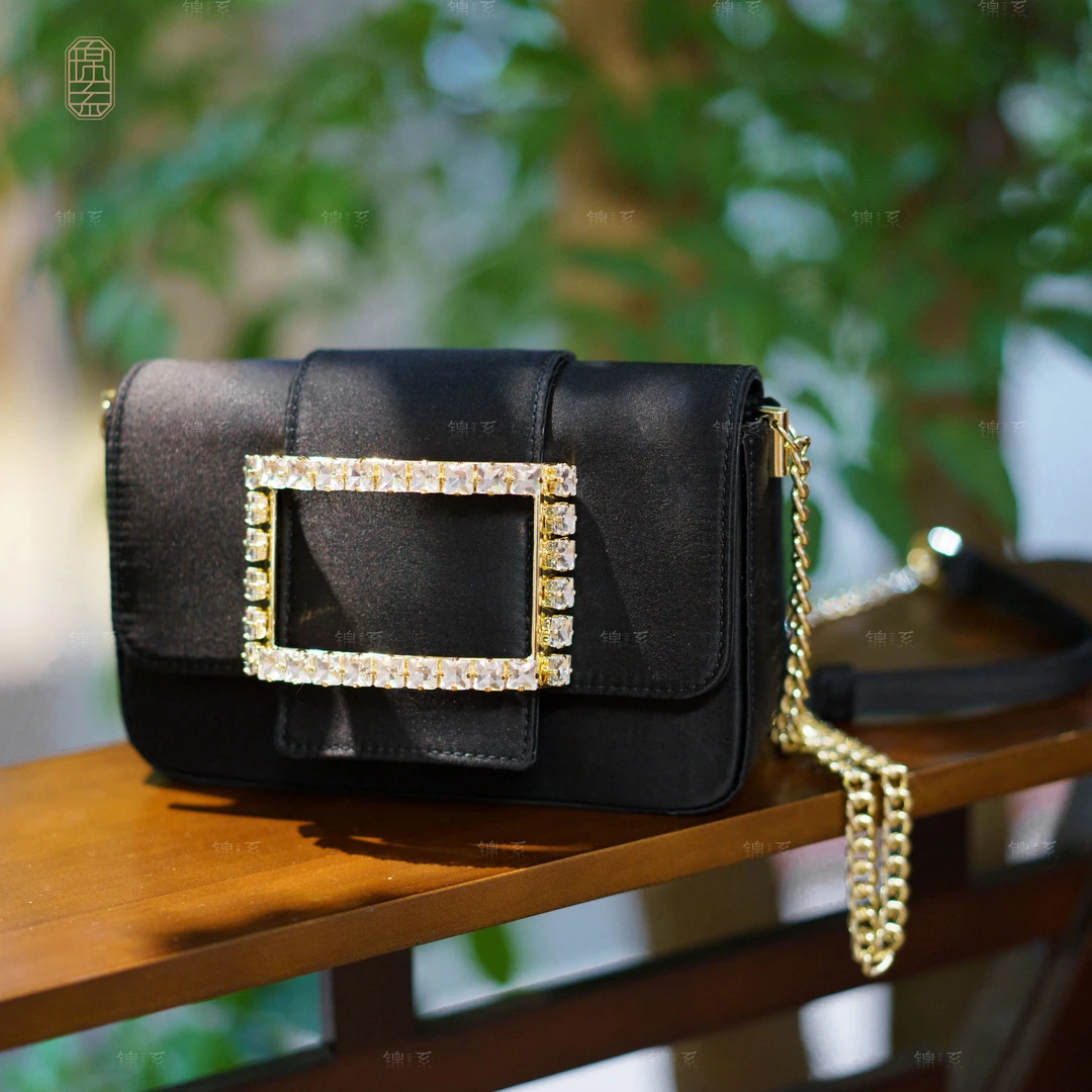 【新款~推荐】丝毛缎钻石扣单肩包QB-00037