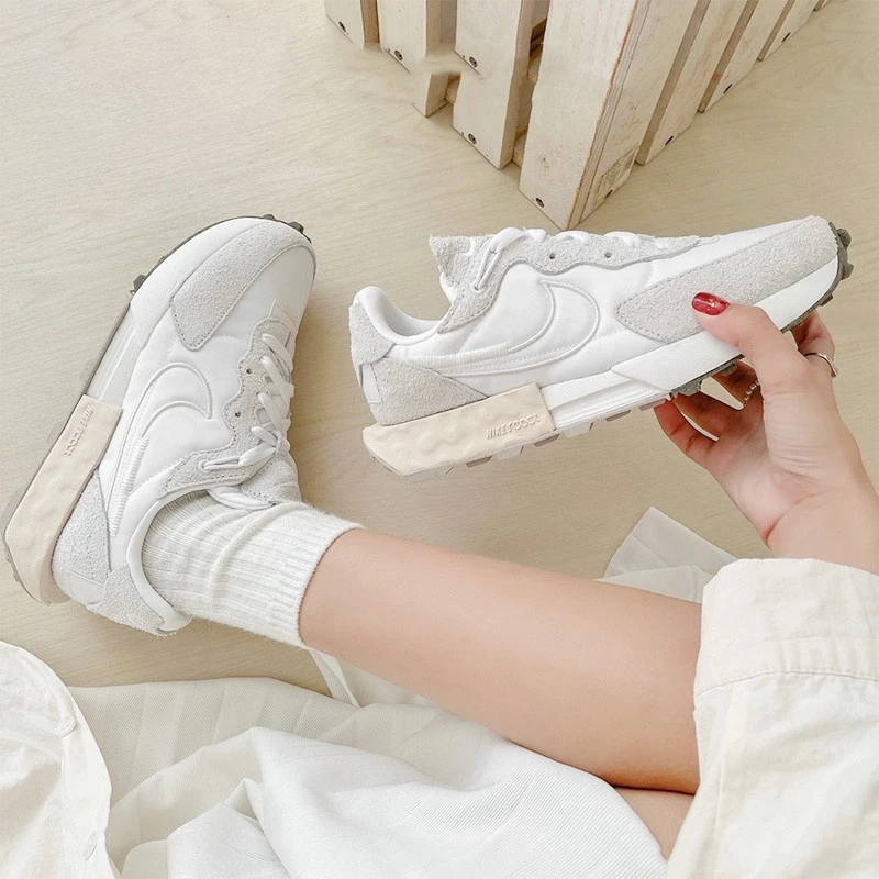 Nike/耐克 Fontanka Waffle 女子复古运动休闲华夫跑鞋DC3579-100