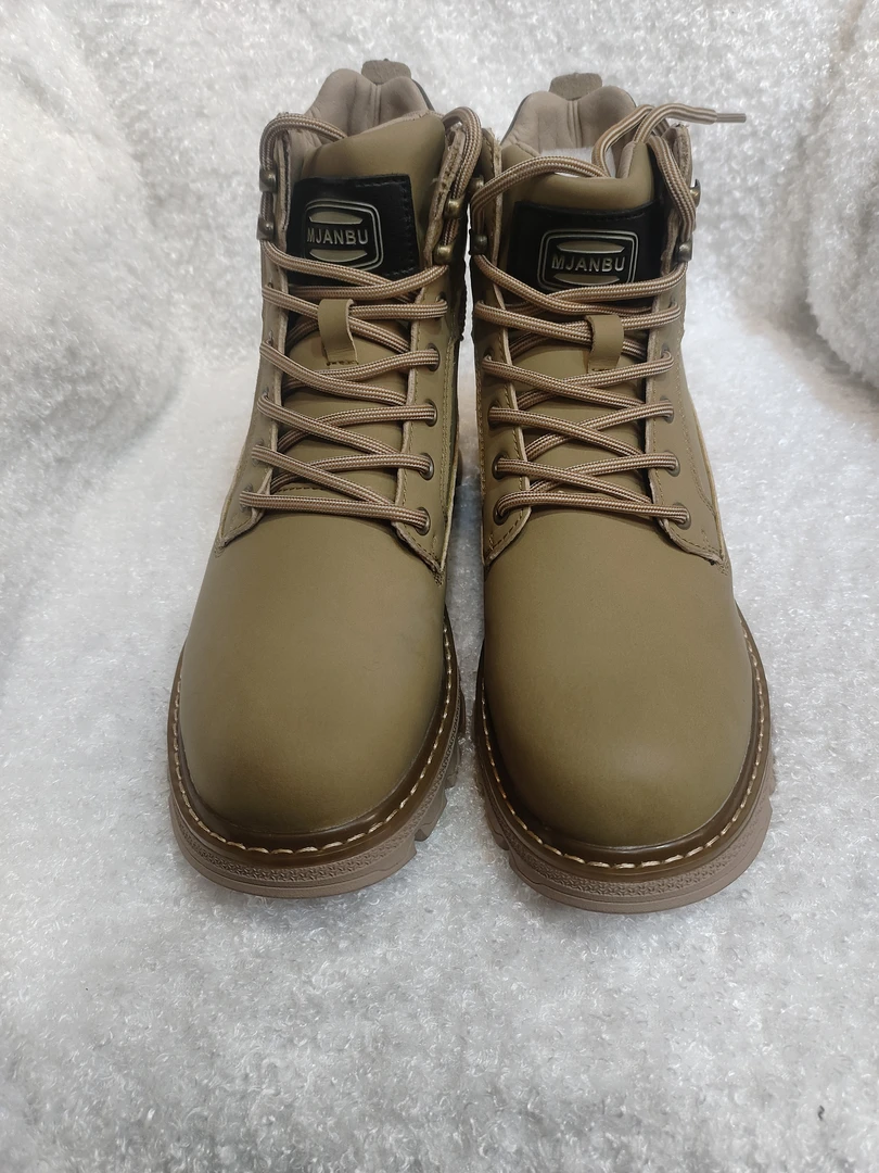 男士真皮加绒新款马丁靴