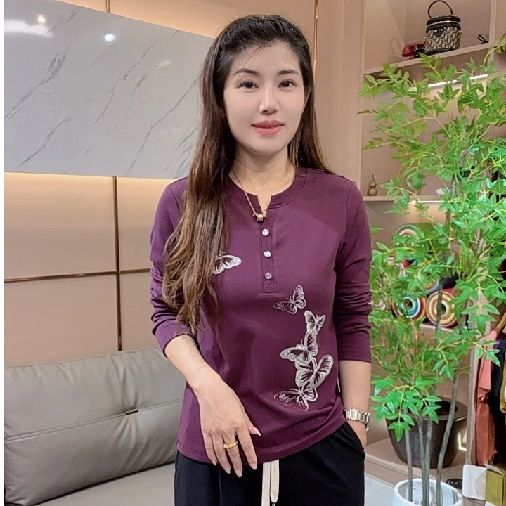 怡特美【蝴蝶】春季新款百搭洋气时尚喷绘宽松V领长袖t恤68156