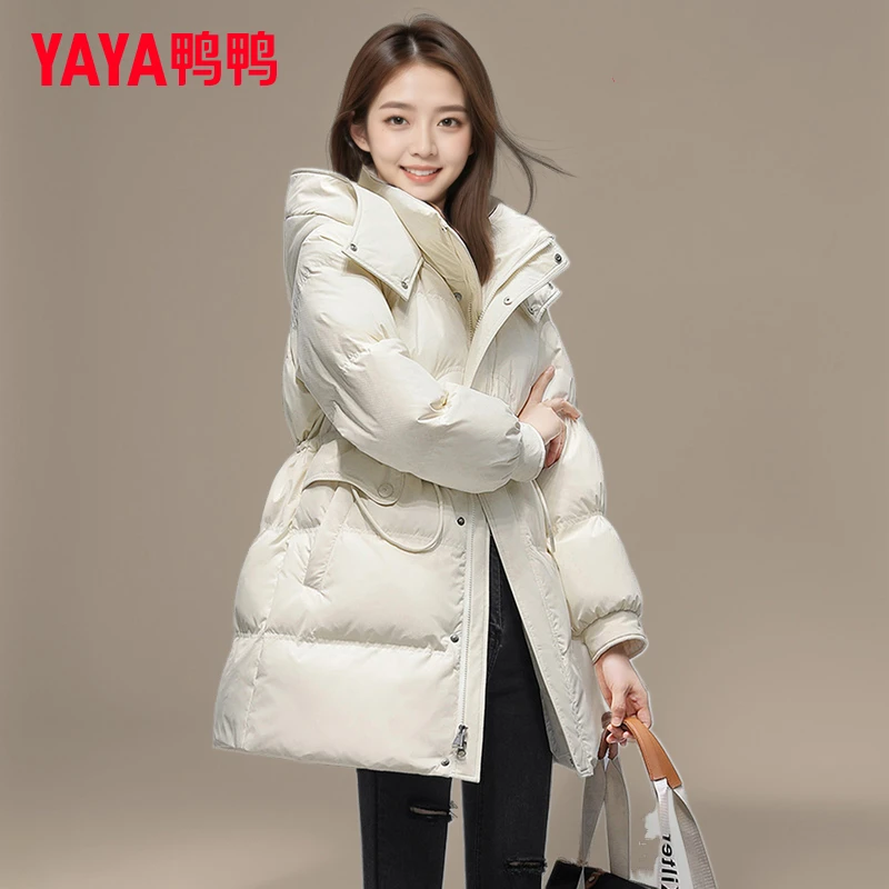 YAYA/鸭鸭中长款羽绒服女2025年冬季新款时尚连帽收腰加厚外套潮