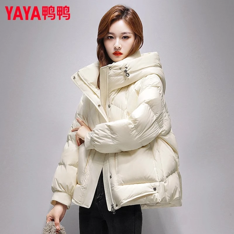 YAYA/鸭鸭品牌时尚连帽羽绒服女短款2025冬季新款小个子加厚外套