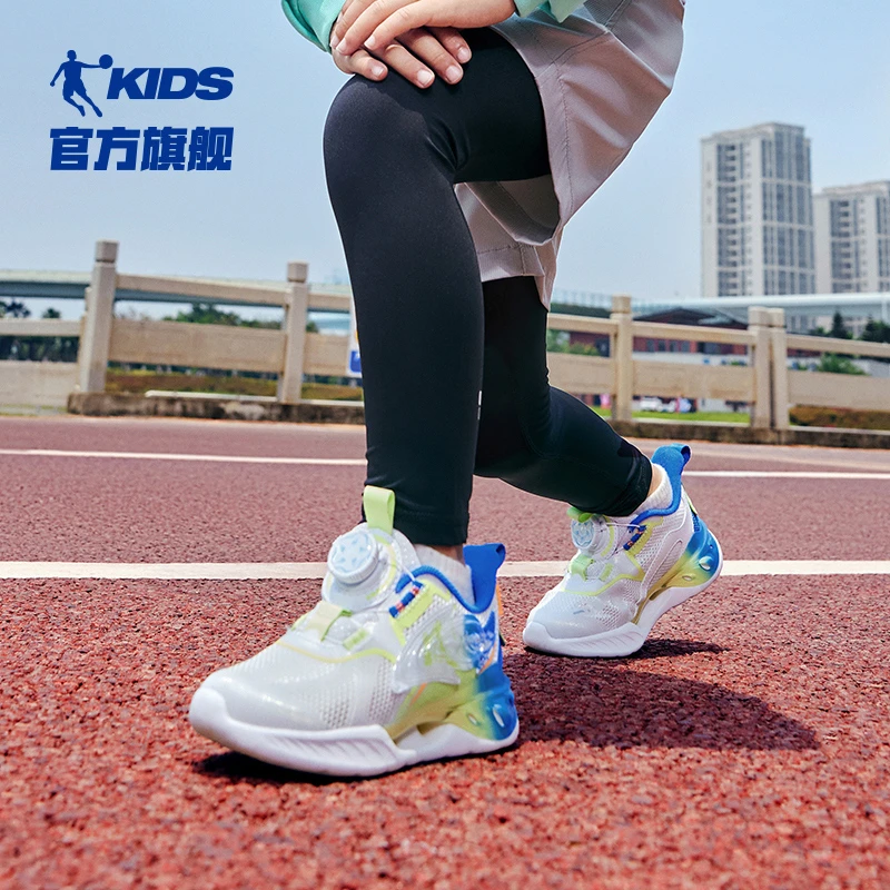 中国乔丹儿童童鞋2023新款男童跑步鞋小童旋钮扣运动鞋QM3310201